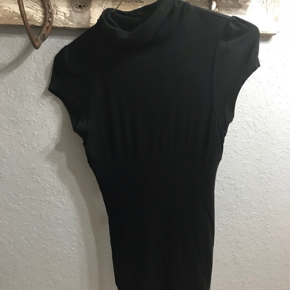 Short Sleeve Turtle Neck